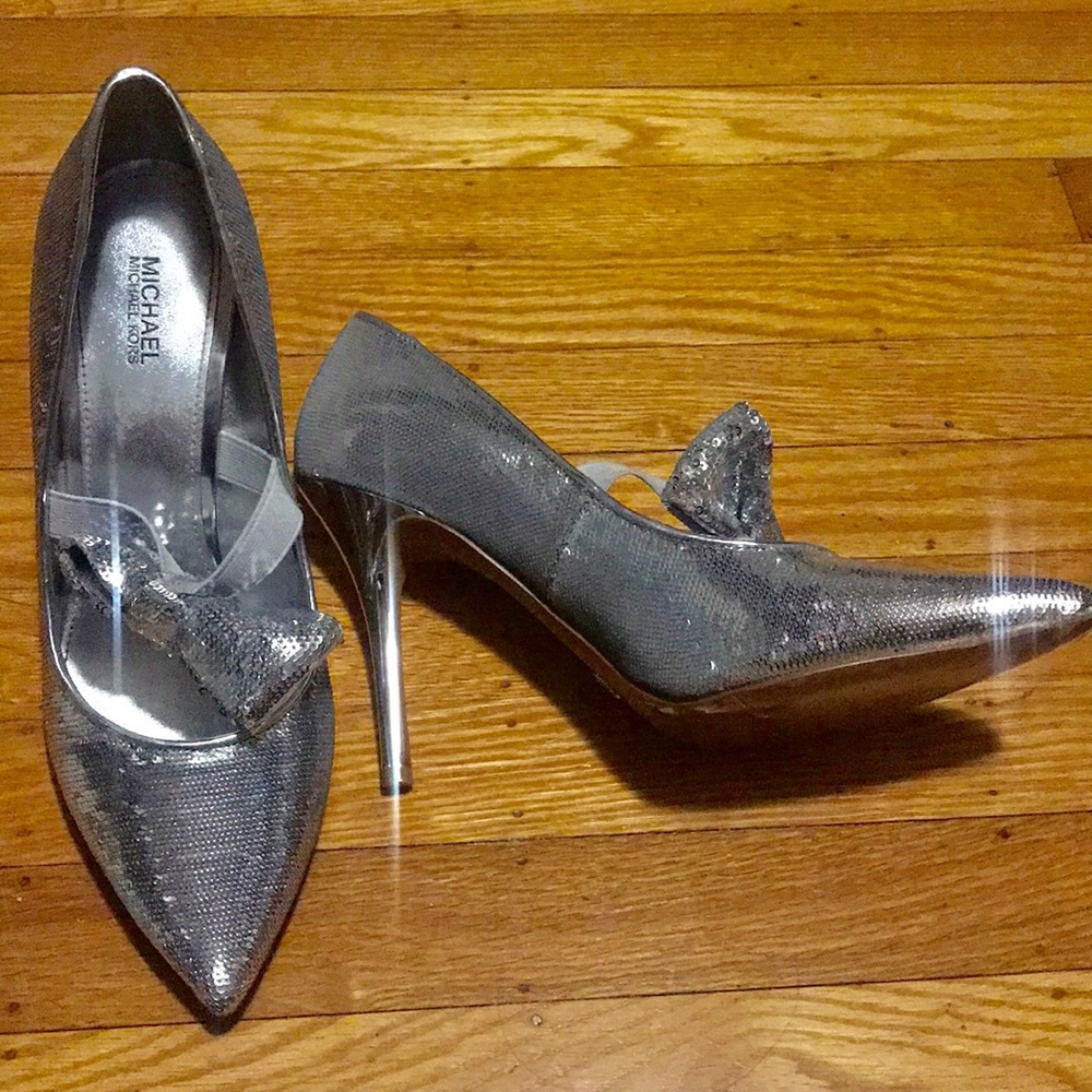NWT Michael Kors Paris Bow Sequin Silver Pumps
